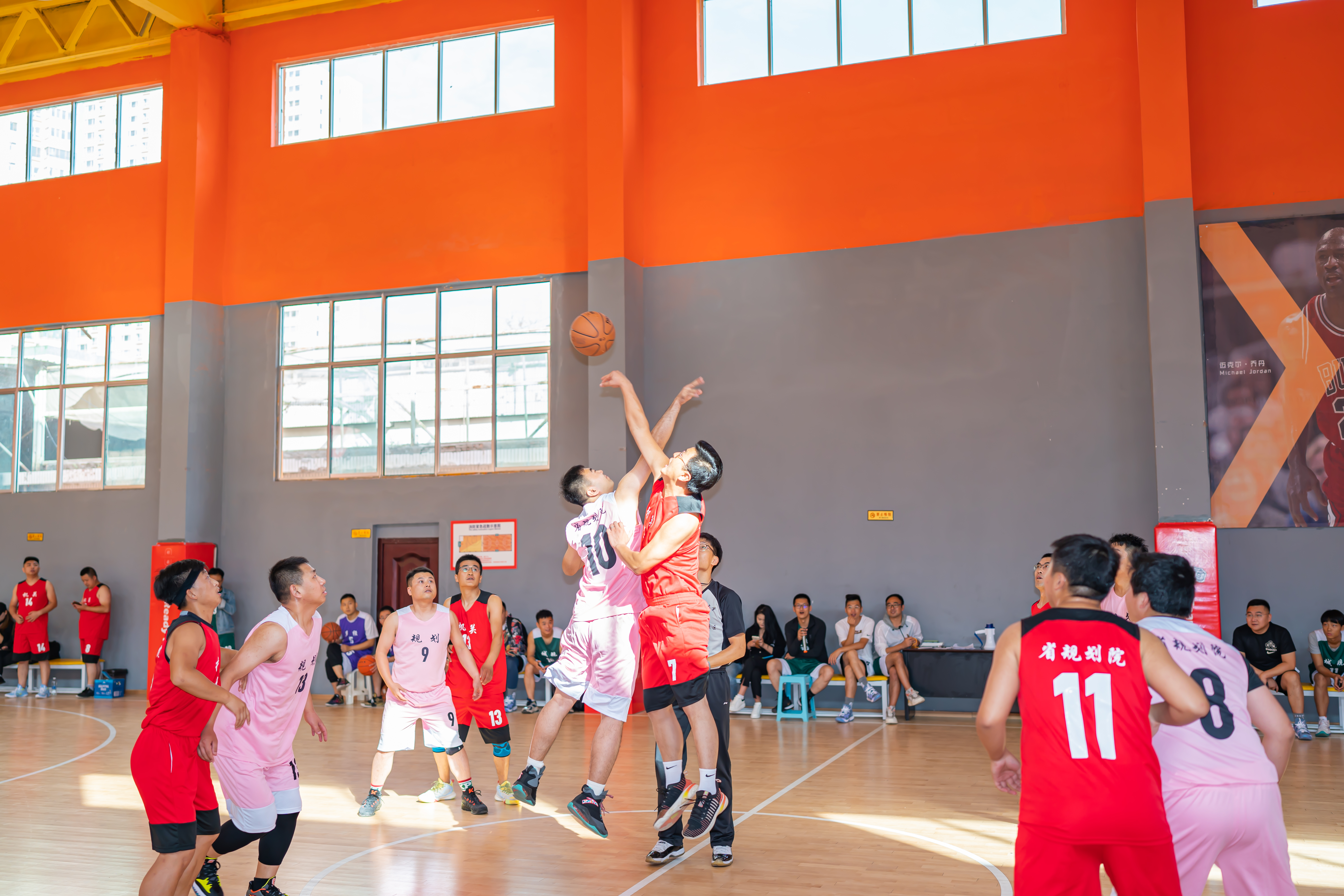 規(guī)劃設計院“迎中秋、慶國慶”第一屆籃球比賽拉開帷幕