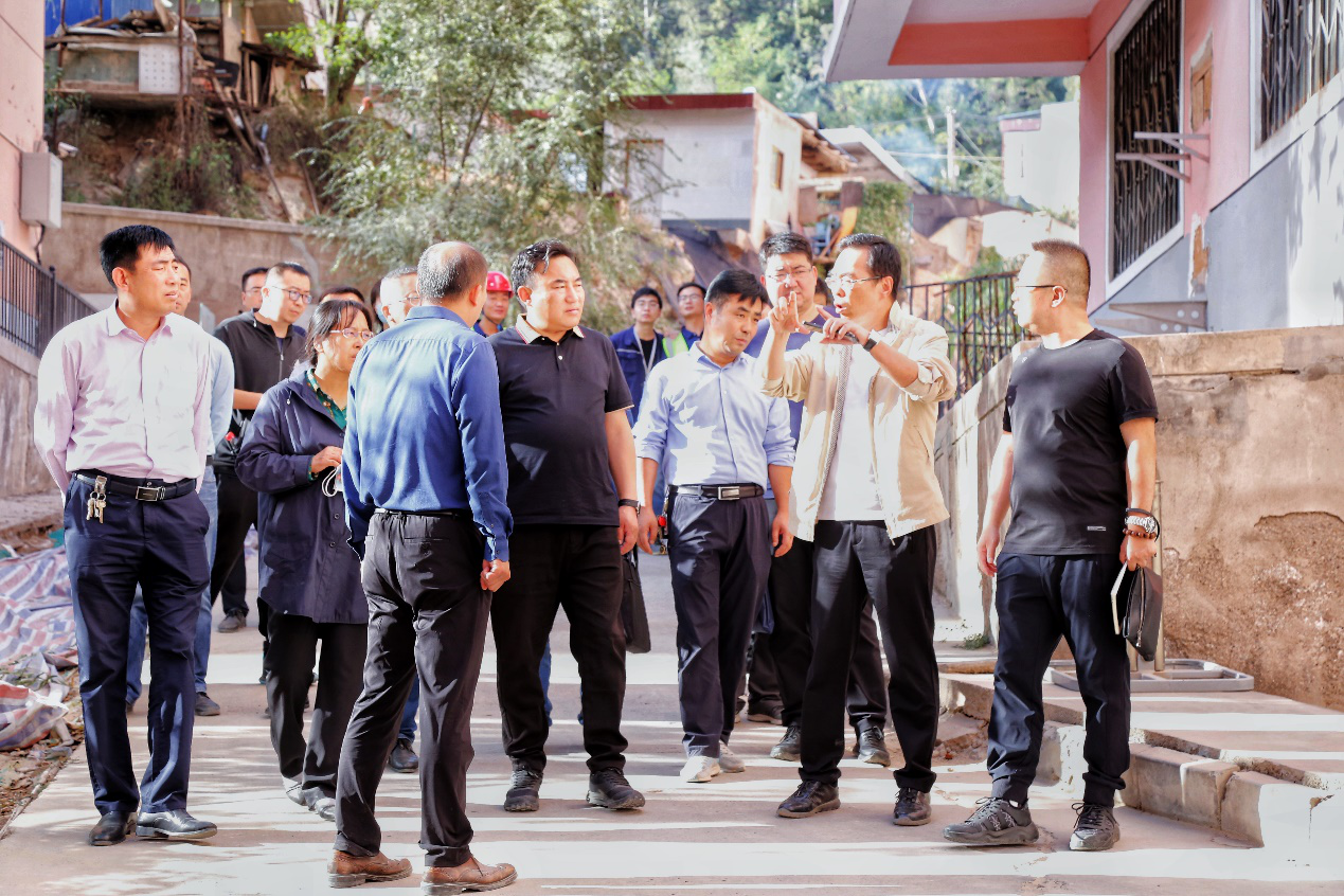 土木工程院黨委開展“學(xué)黨史、迎國慶、保安全、促生產(chǎn)”慰問活動