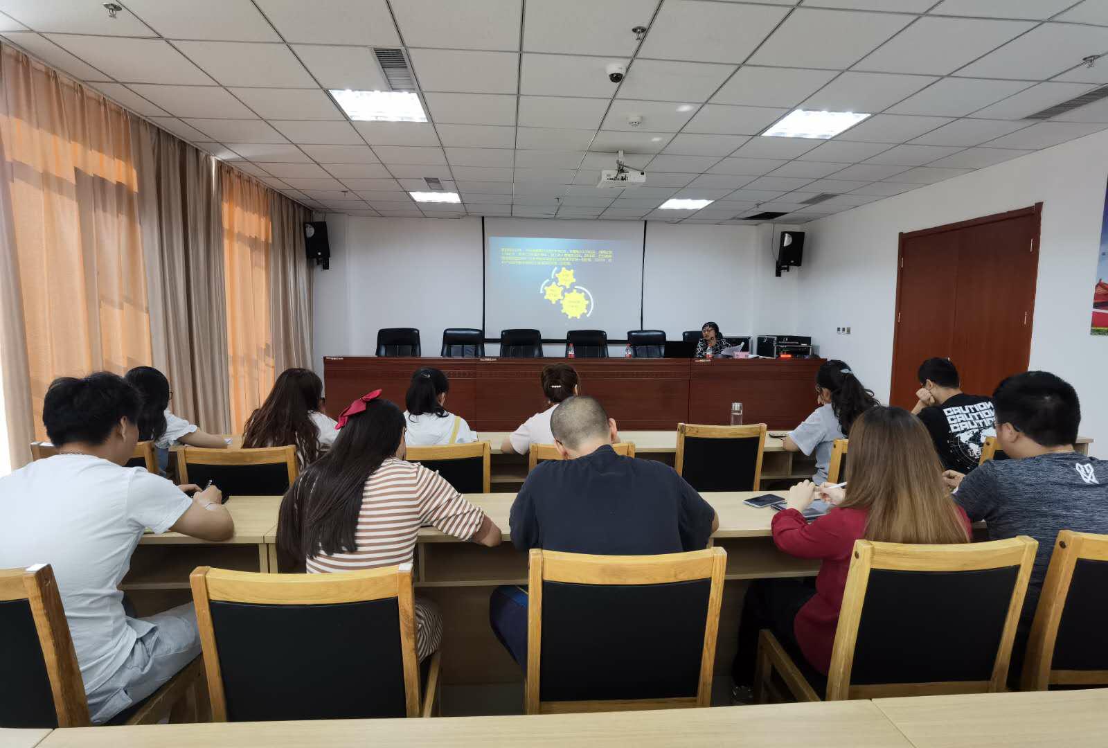 筑夢未來  點(diǎn)亮希望<br/>——招標(biāo)咨詢集團(tuán)2020年新員工培訓(xùn)